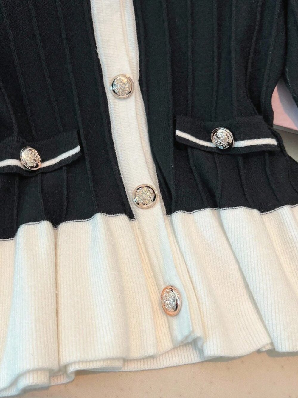 Black And White Casual Women's Ruffled Hem Long Sleeve Cardigan - Picture 4 of 5